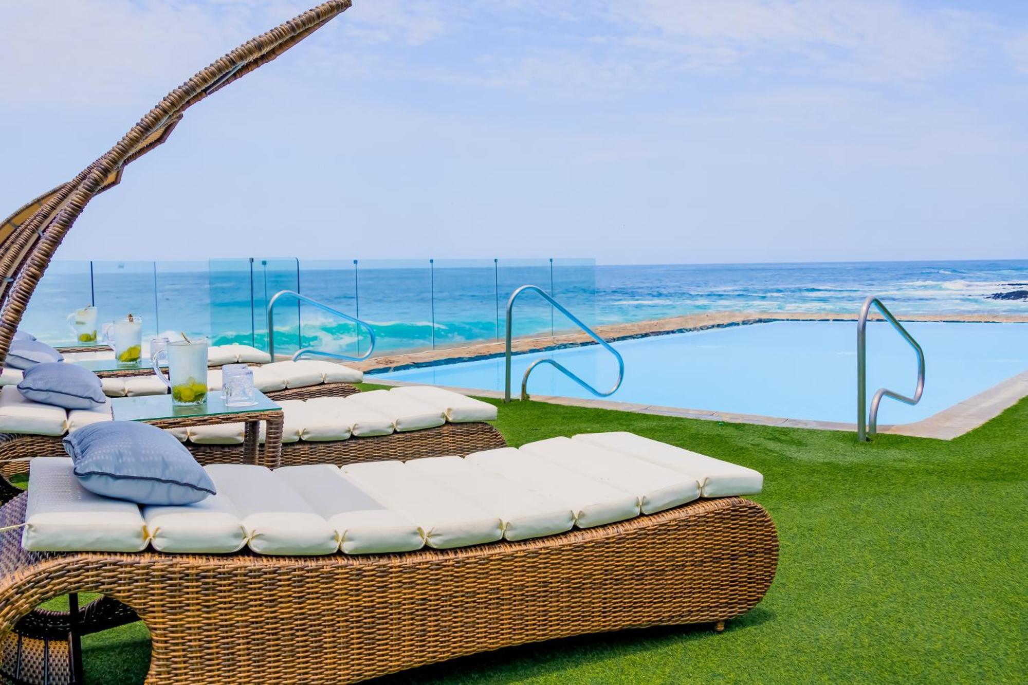 Hotel Gavina Costa Mar イキケ エクステリア 写真 The pool at the rooftop